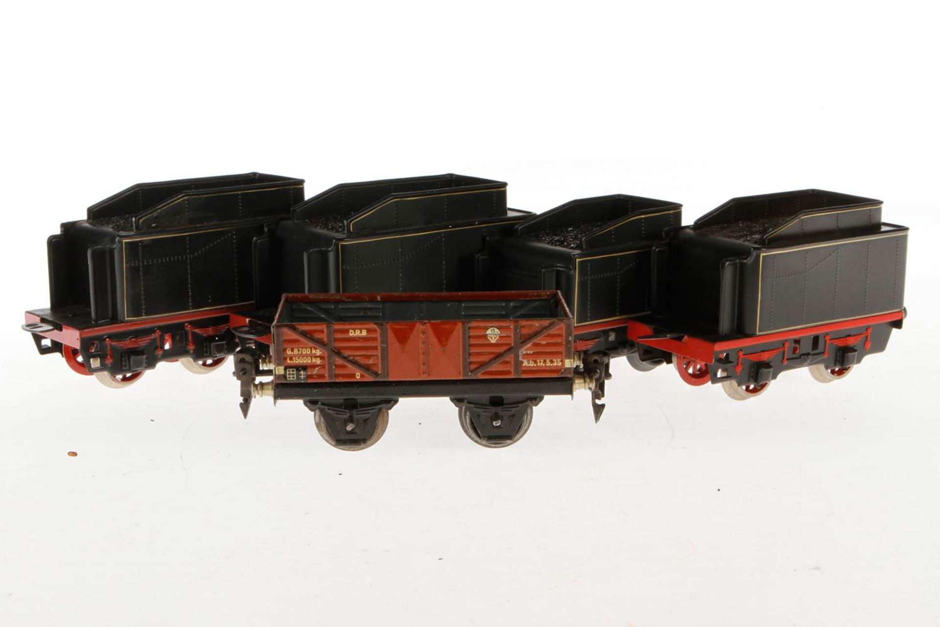 4 Märklin Tender, Spur 0, darunter 919, 929 und 2x E 929, restauriert, dazu offener Güterwagen,