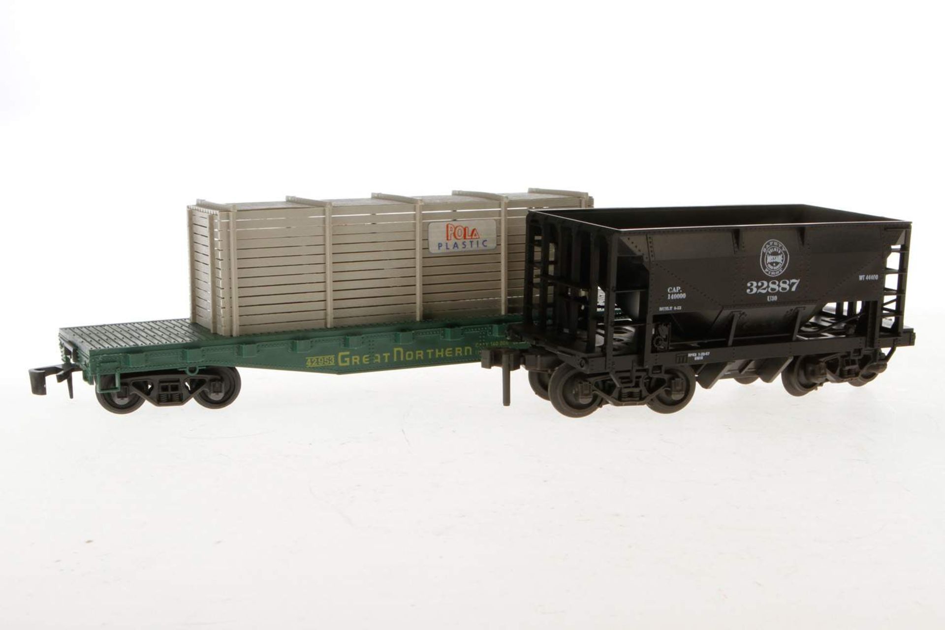 2 Güterwagen, S 0, Kunststoff: Roco und Rivarossi, je in OVP