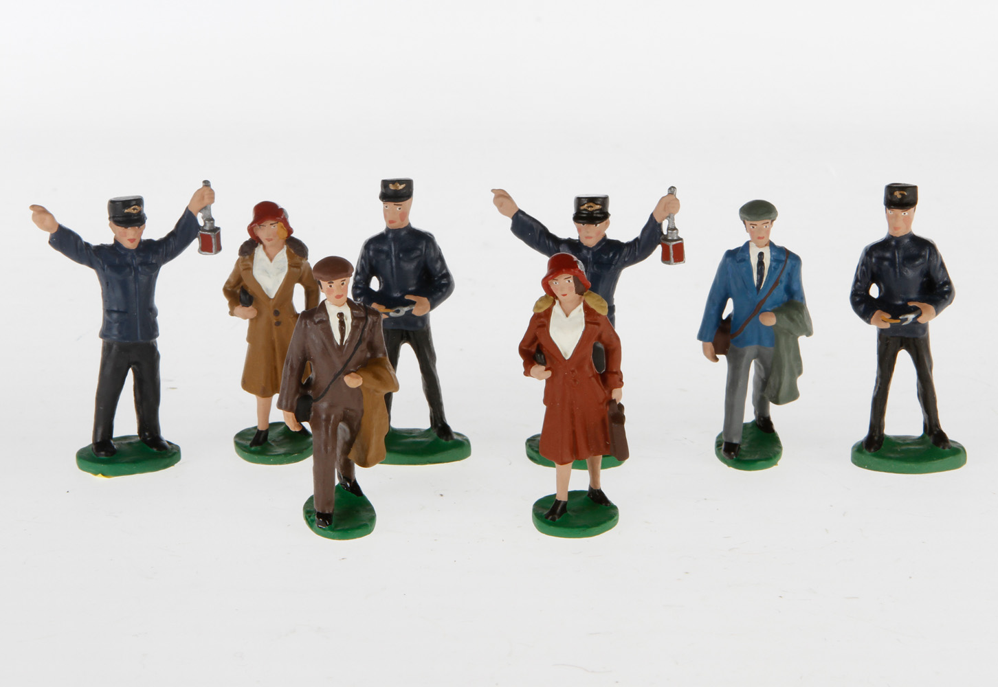 8 Bahnhofsfiguren, Blei, bemalt, Höhe 5-6 cm, Z 1-2