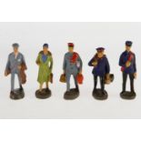 5 Elastolin Eisenbahnfiguren, Höhe ca. 5 cm, tw rissig, sonst Z 2