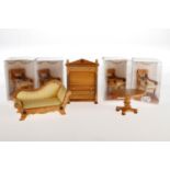 7 Bodo Hennig Puppenstubenmöbel für ein Wohnzimmer, tw im OK, Höhe ca. 6-15 cm, Z 1-2