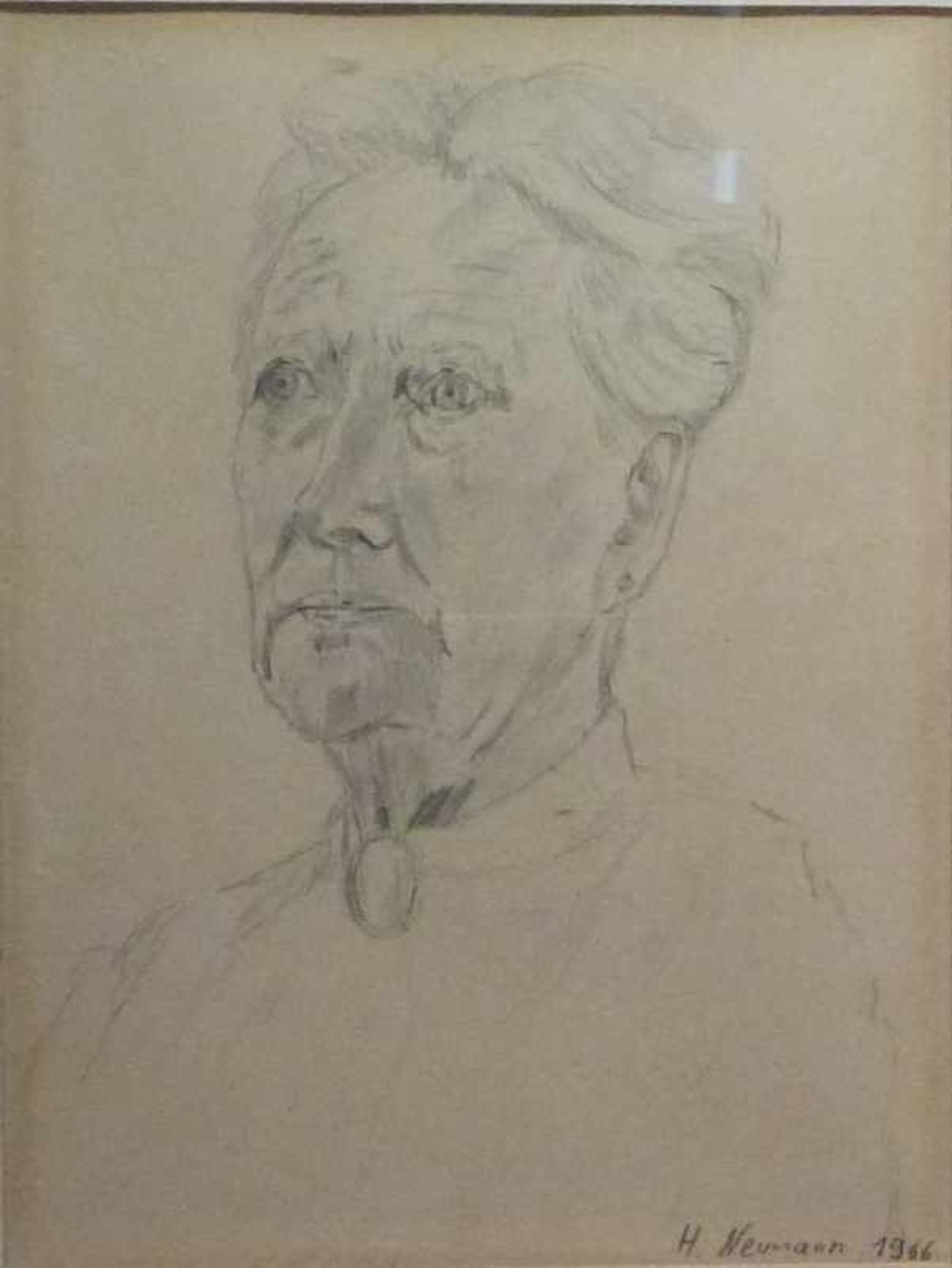 Portrait, sign. H. Neumann 1966 Bleistift, Brustbild einer älteren Dame, R., 27x21 cm