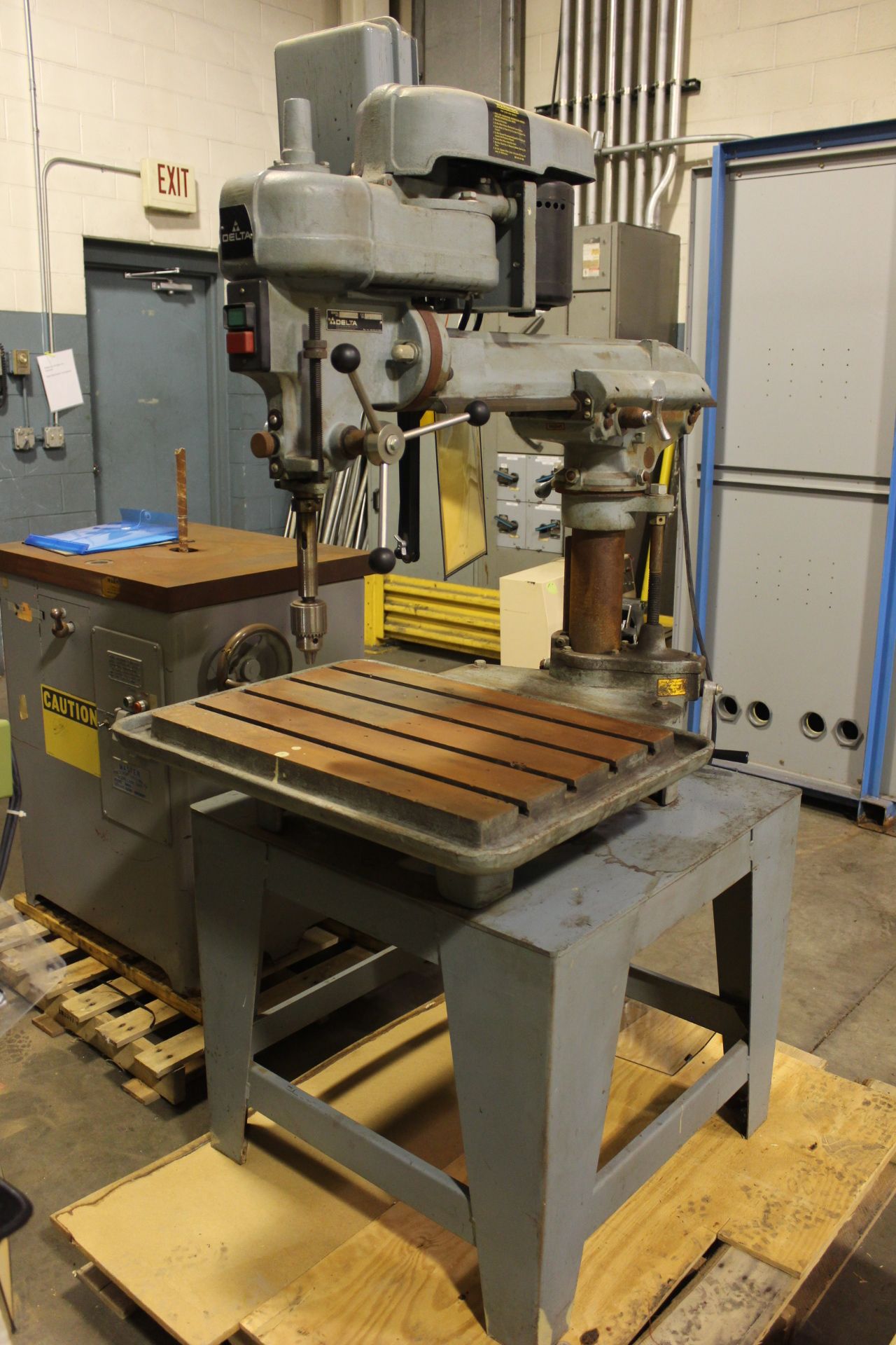 Delta, Model 15-127, Radial Type Drill 26" x 18" T-Slotted Production Table, Manual Column