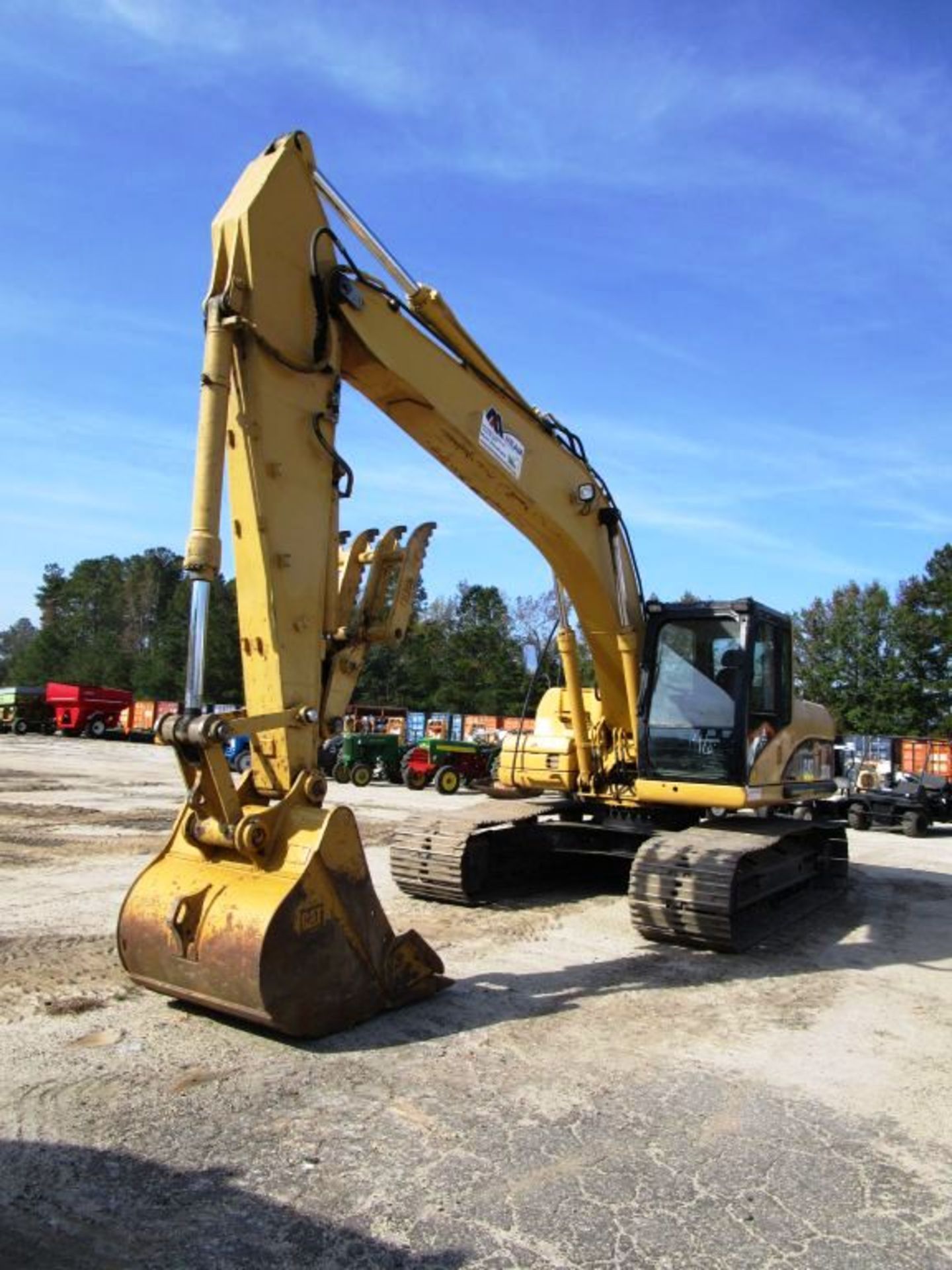 CATERPILLAR 320DL Excavator, sn: PHX00940, 31.5'' Pads, 49'' Digging Bucket, Hydraulic Thumb, HRS: - Image 2 of 14