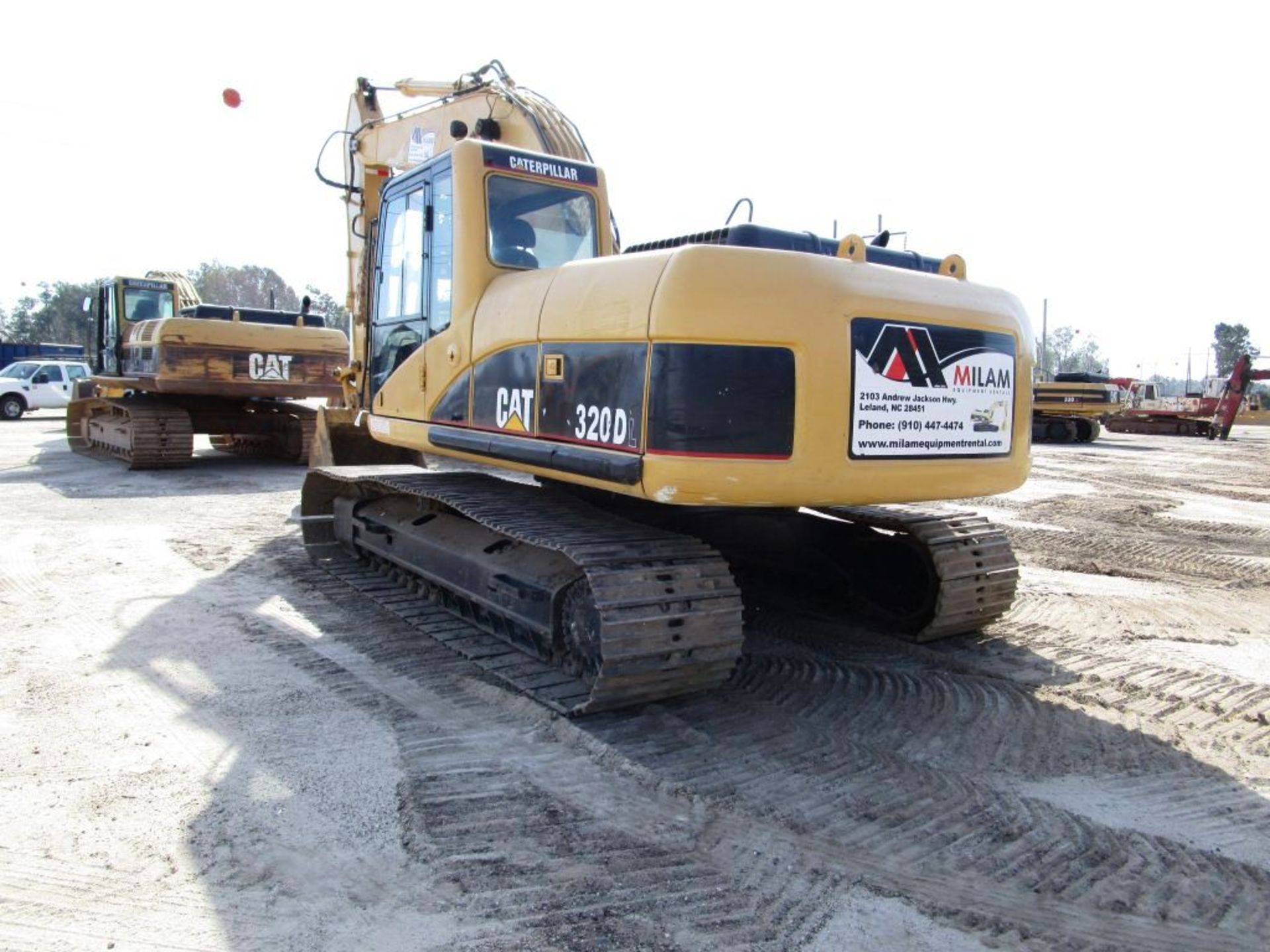 CATERPILLAR 320DL Excavator, sn: PHX00940, 31.5'' Pads, 49'' Digging Bucket, Hydraulic Thumb, HRS: - Image 7 of 14