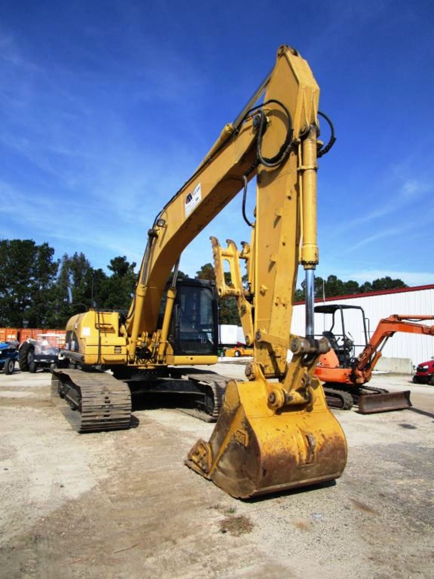 CATERPILLAR 320DL Excavator, sn: PHX00940, 31.5'' Pads, 49'' Digging Bucket, Hydraulic Thumb, HRS: