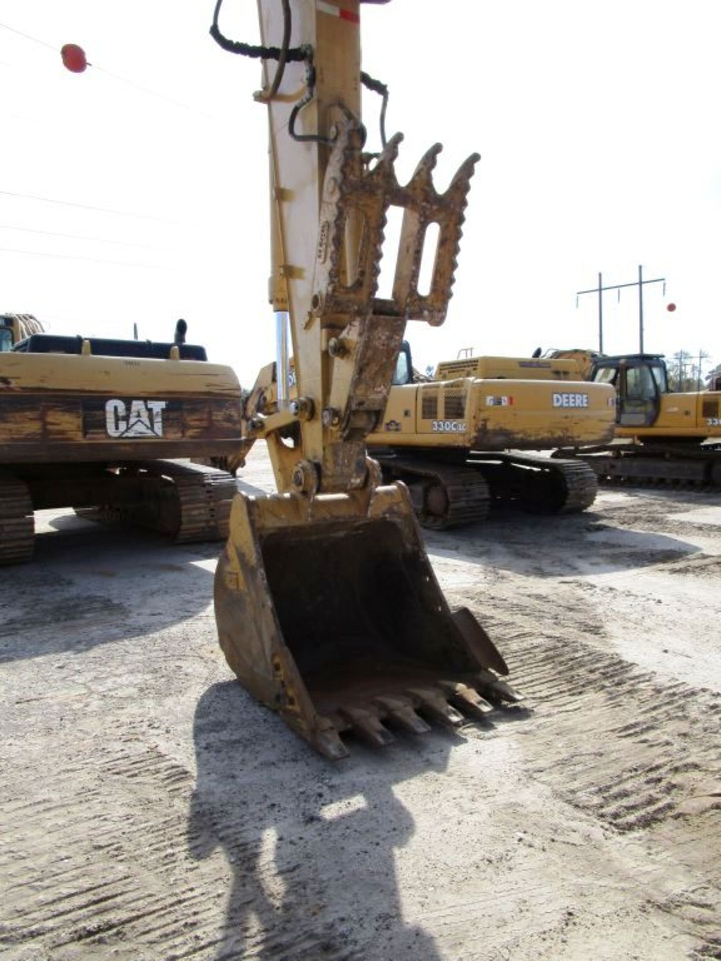 CATERPILLAR 320DL Excavator, sn: PHX00940, 31.5'' Pads, 49'' Digging Bucket, Hydraulic Thumb, HRS: - Image 13 of 14