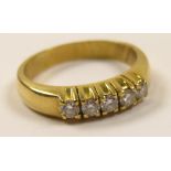 18kt gold 5 stone Diamond Ring size R weight 6.1 grams