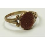 9ct Gold Ring with Sunstone like stone size M weight 1.1 grams