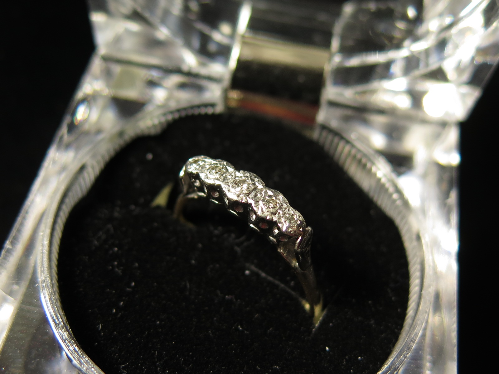 18ct 5 stone Diamond Ring size Q weight 2.3 grams