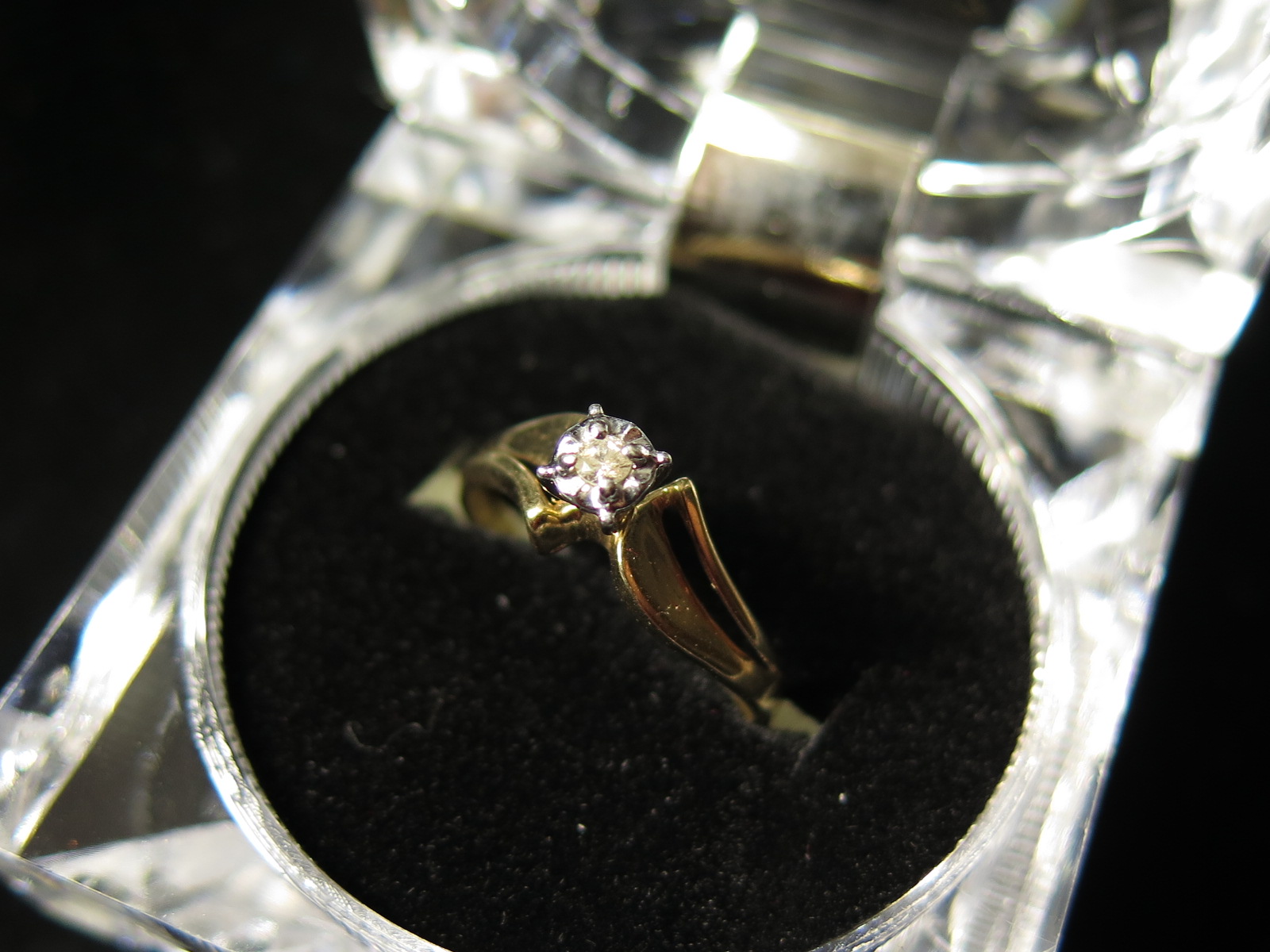 10ct Gold Solitaire Ring size N weight 1.4 grams