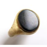 9ct Gold Gents Onyx Ring size T weight 3.6 grams