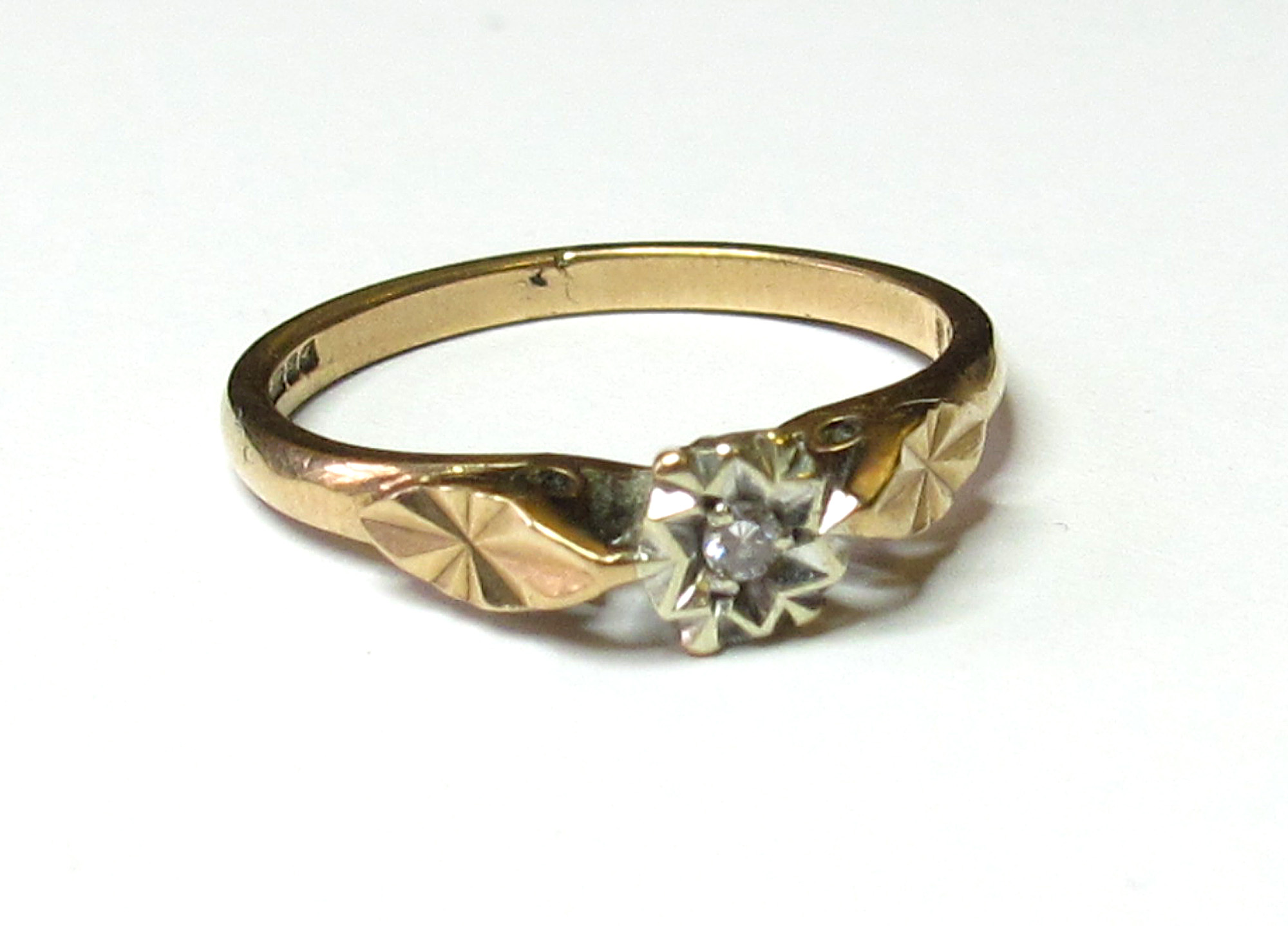 9ct Gold Solitaire Diamond Ring size N weight 2.2 grams