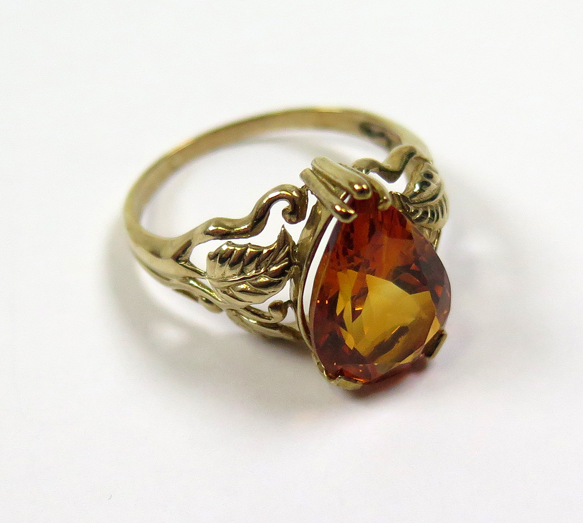 9ct Gold Ring set with pear shaped Citrine (4.4 ct weight) size U weight 4.4 grams