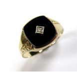 9ct Gold Gents Onyx Ring size V weight 2.8 grams