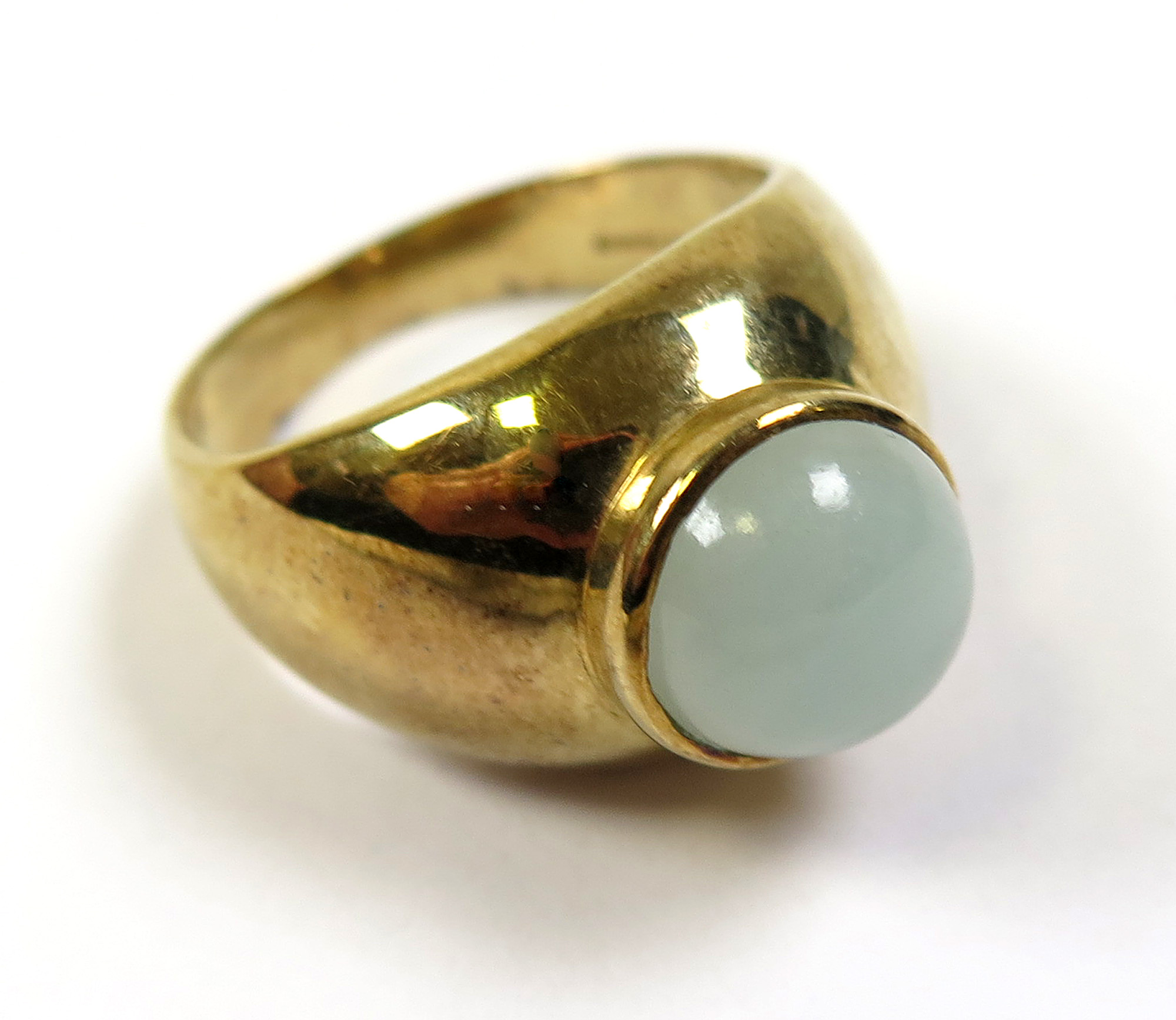 9ct Gold Ring set with cabochon Aquamarine (3.1 ct weight) size T weight 9.1 grams