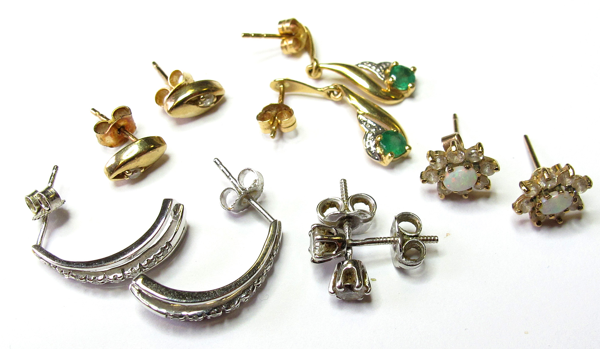 Mixed lot of 5 sets of Gold earrings including pair of White Gold Diamond screw backs 0.40 ct weight