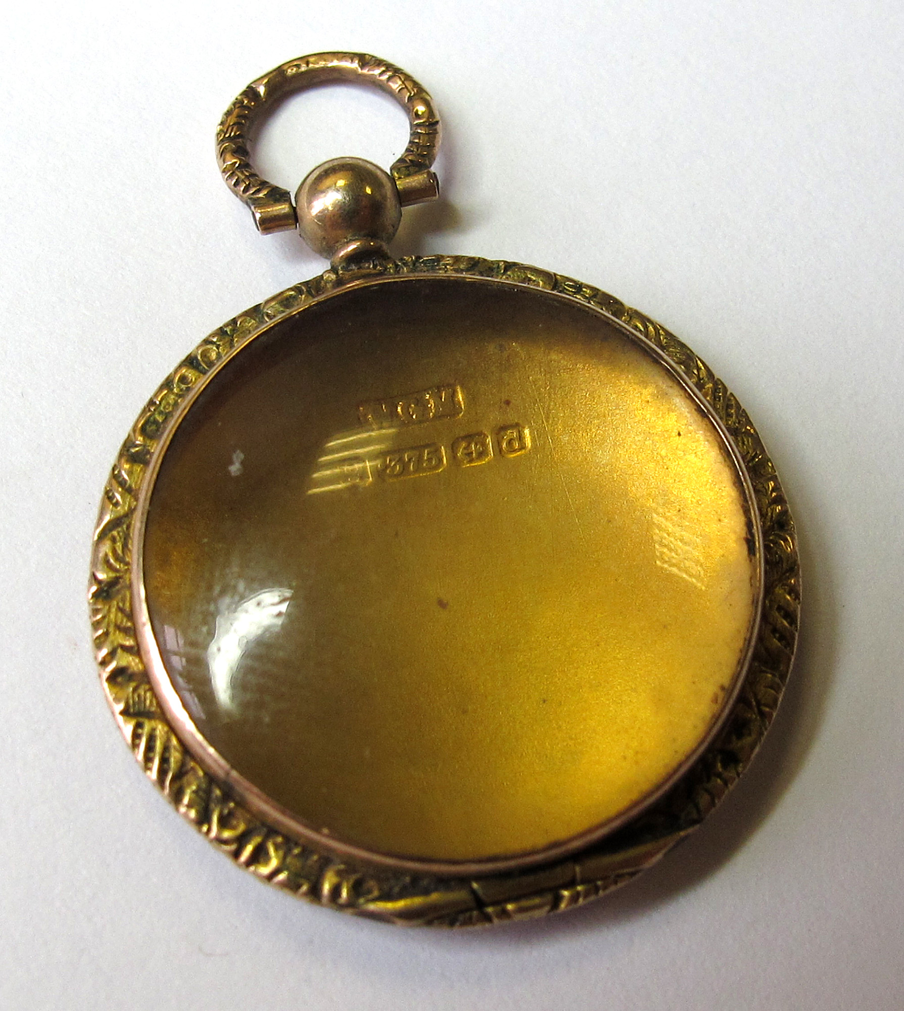 9ct Gold Open Face Locket weight 5.9 grams