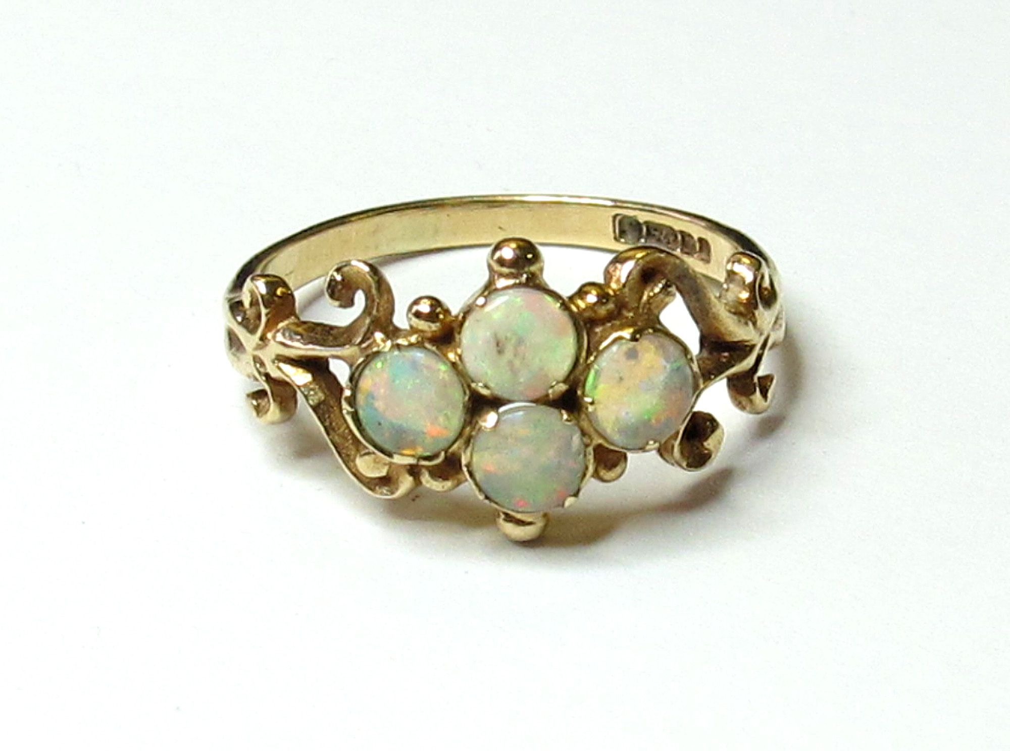 9ct Gold Opal set Ring size K weight 1.8 grams