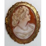 Large Cameo Brooch set in 9ct Gold surround weight 9.4 grams