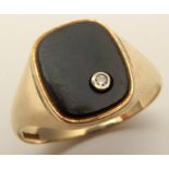 9ct Gold Gents Onyx Ring size P weight 2.4 grams