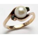 9ct Gold Pearl Set Ring size I weight 2.6 grams