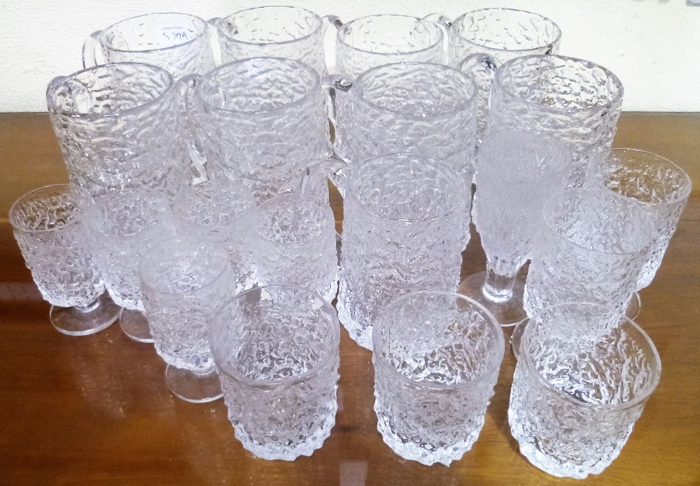 Whitefriars textured clear glass part drinking set including eight pint glass mugs, half pint mug