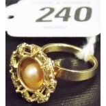 Mid-Century 18ct gold cocktail ring, set a single pearl and eight peridots within a circular