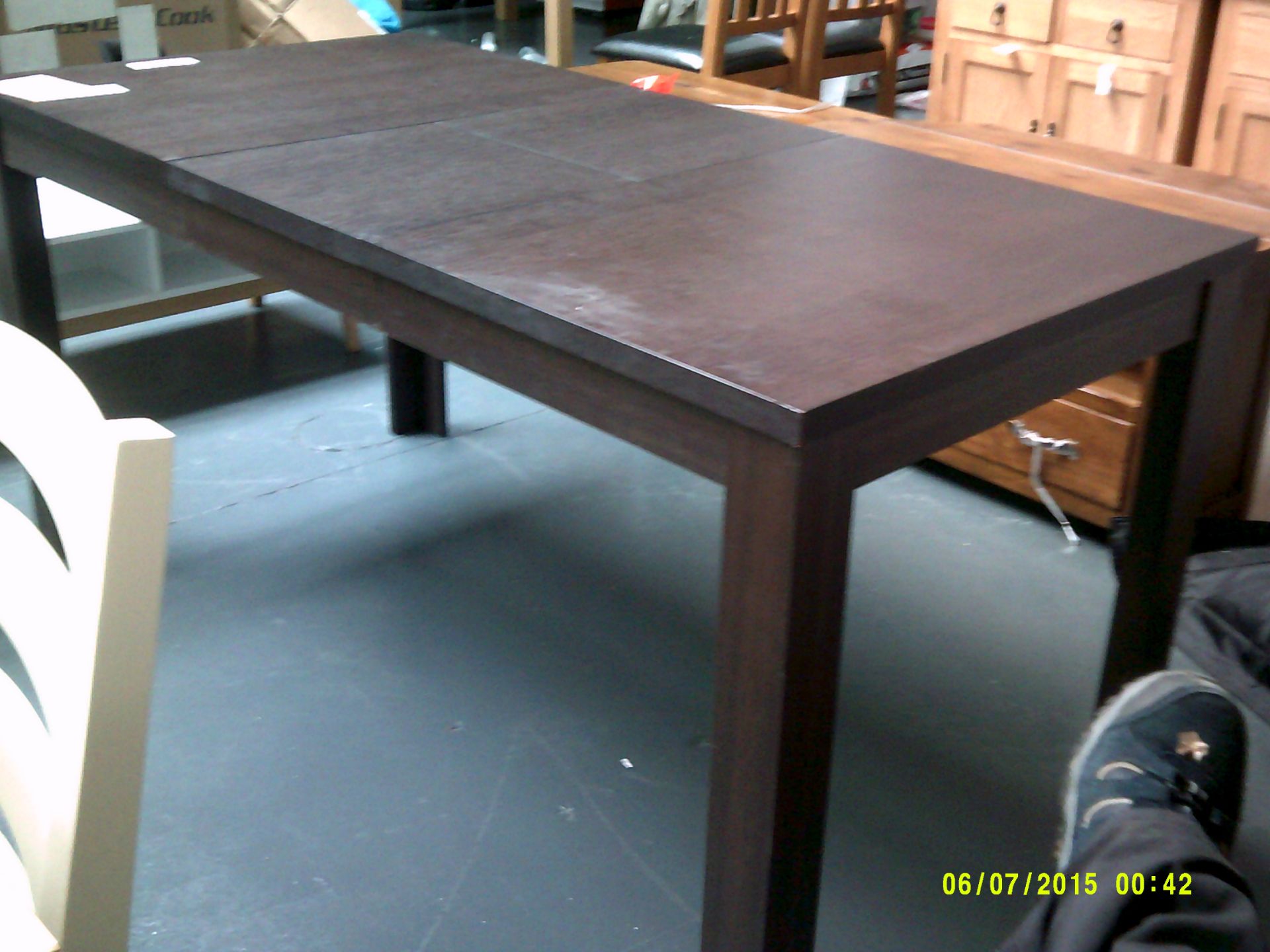 Dark wood Extendending Dinning Table Customer Returns