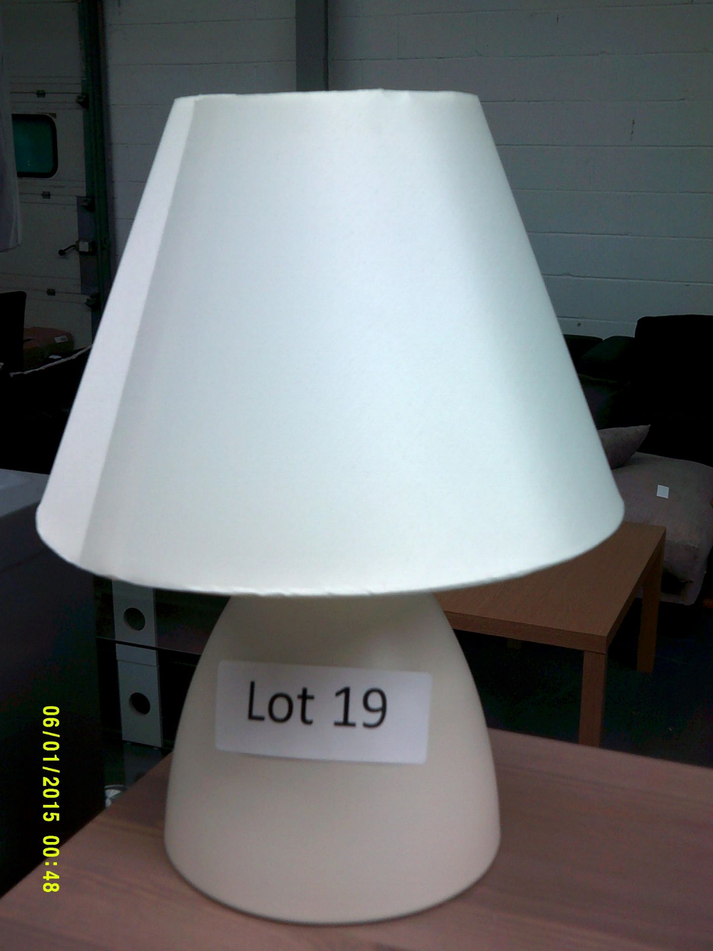 Single Cream Table Lamp Customer Returns