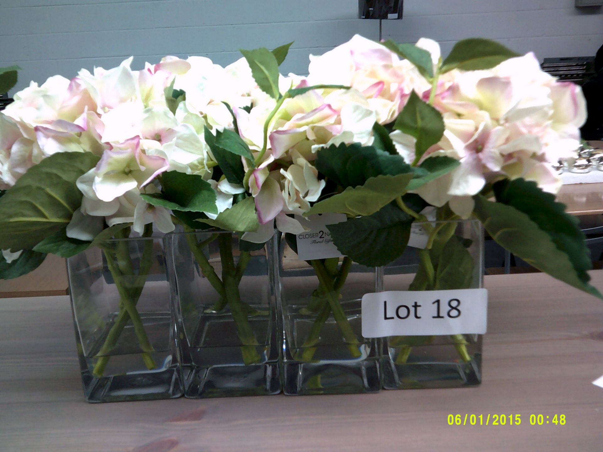 Decorative Artificial Flower Arrangement in Glass Vases Customer Returns