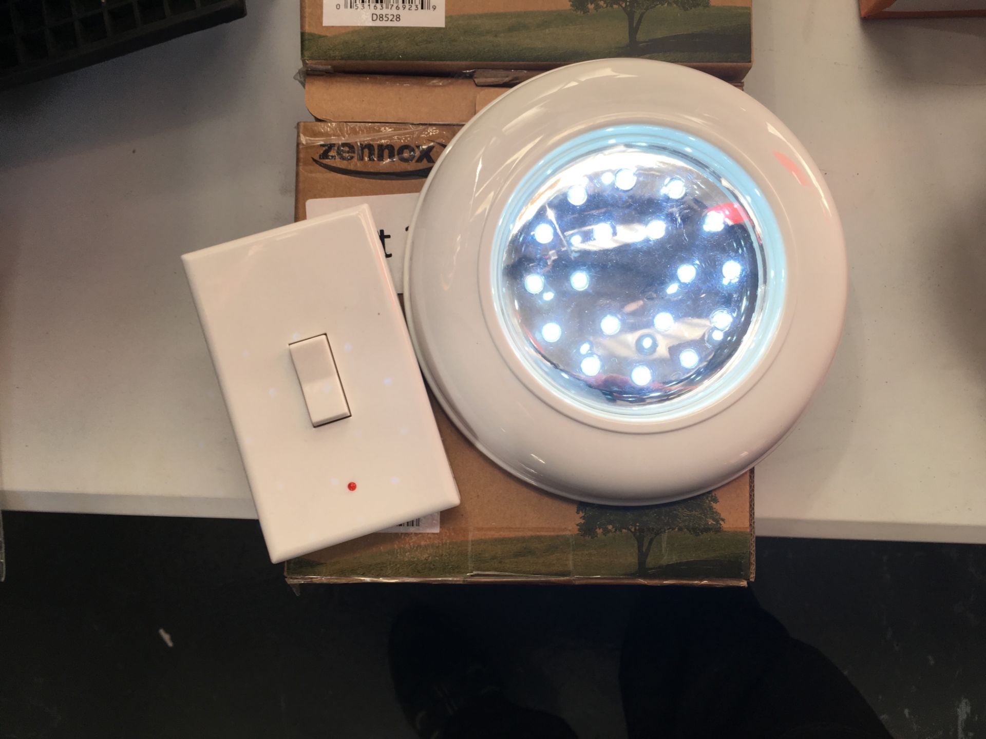 Zennox wireless LED light and switch system. Bad packaging. - Image 2 of 2