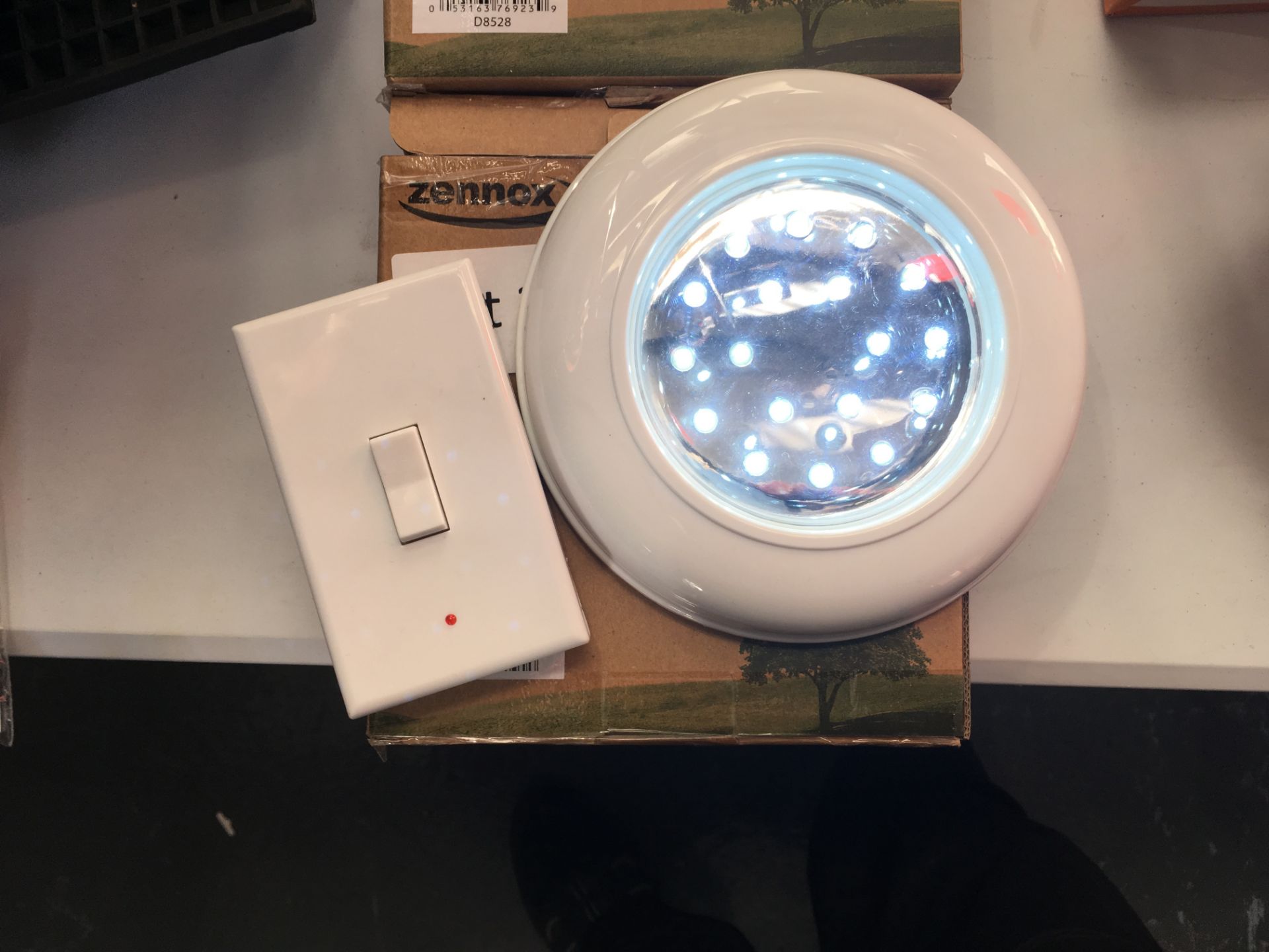 Zennox wireless LED light and switch system. Bad packaging. - Image 2 of 2