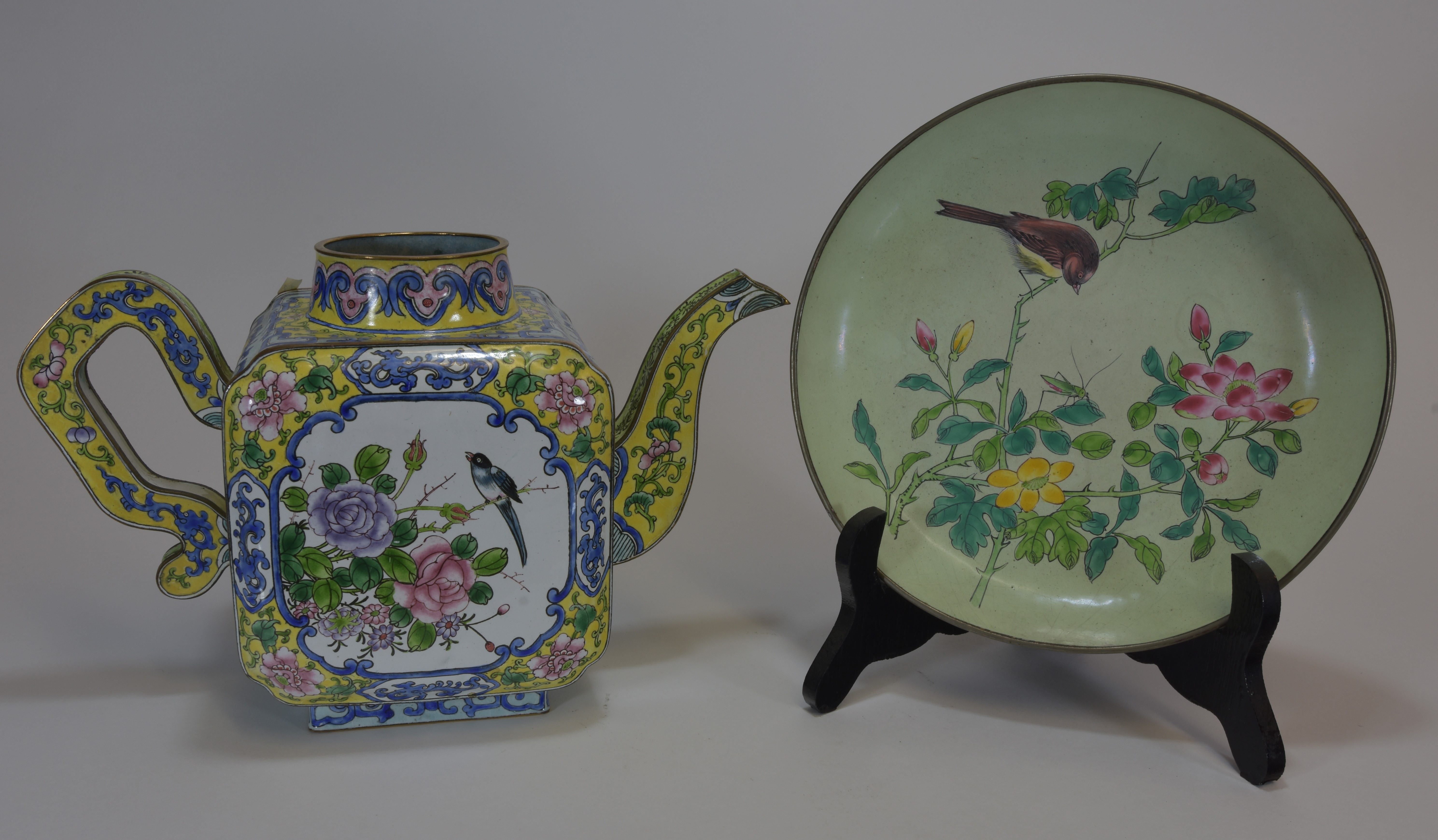 A Canton enemel tea pot with flower design together with an enamel dish 22cm銅胎廣東彩茶壺及碟共兩件