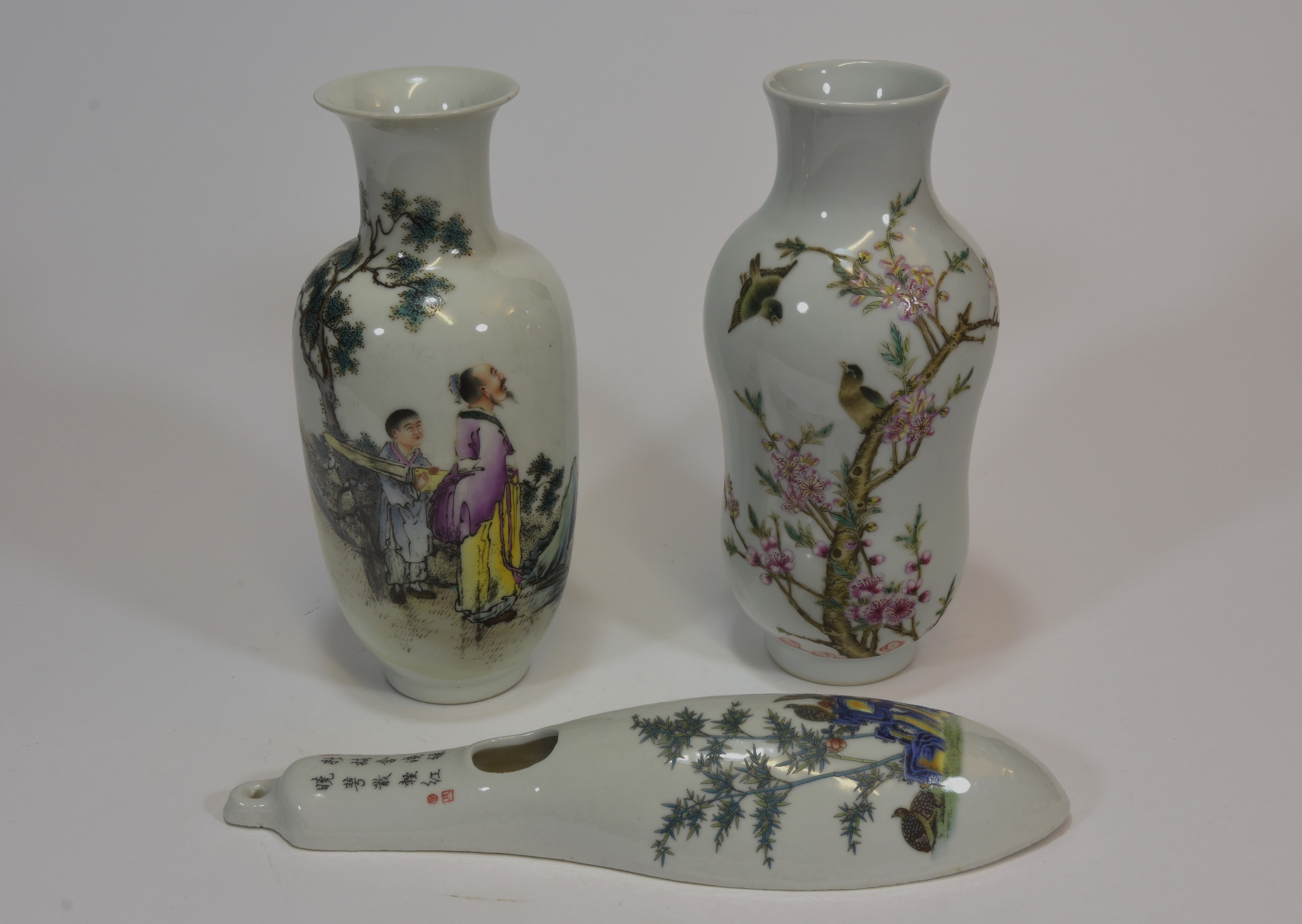 A group of three famille rose vases (3) 19cm 文革時代粉彩瓷叁件