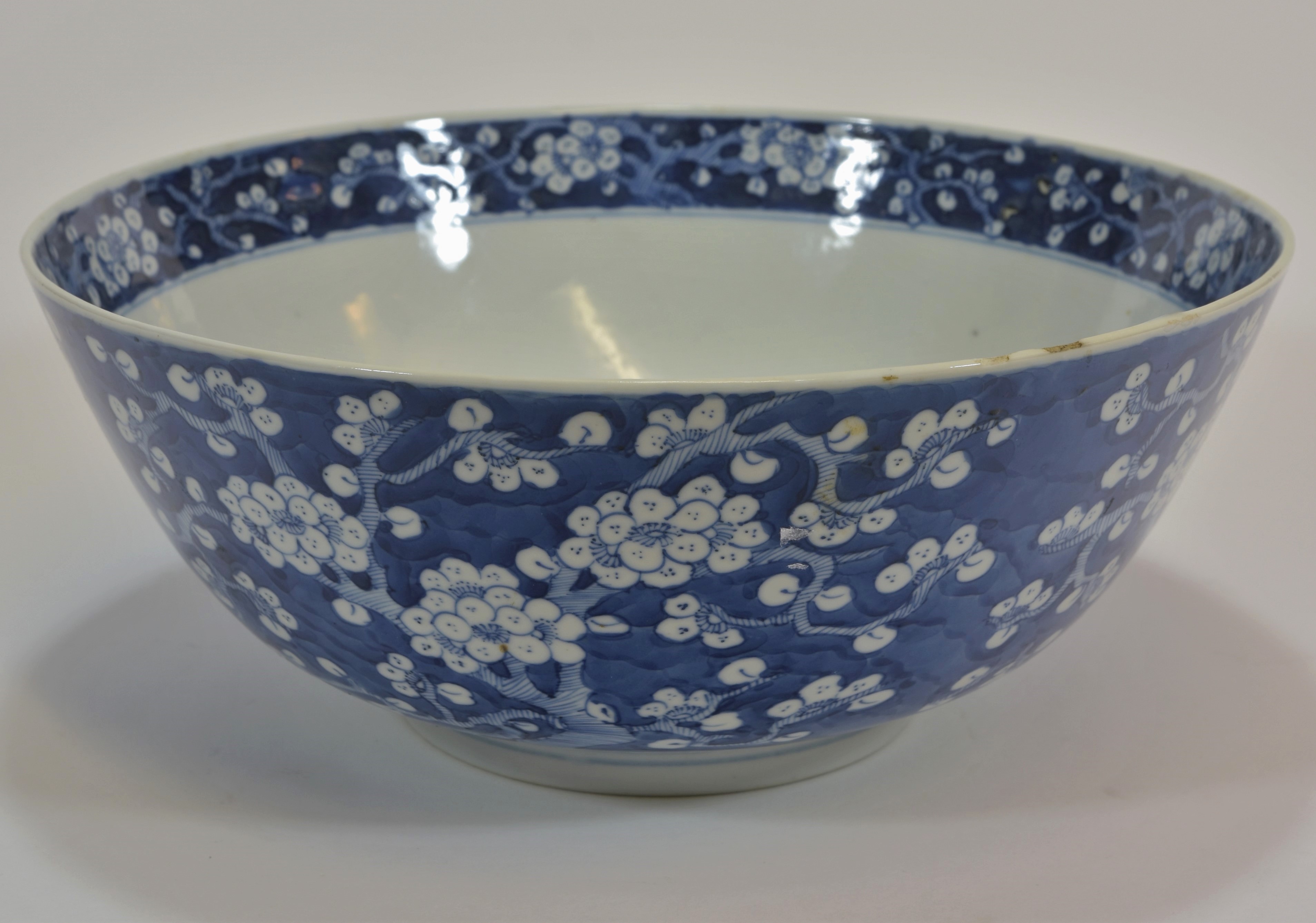 A 19th century blue and white Mei hua bowl 26cm diameter清 十九世紀 青花梅花紋盌