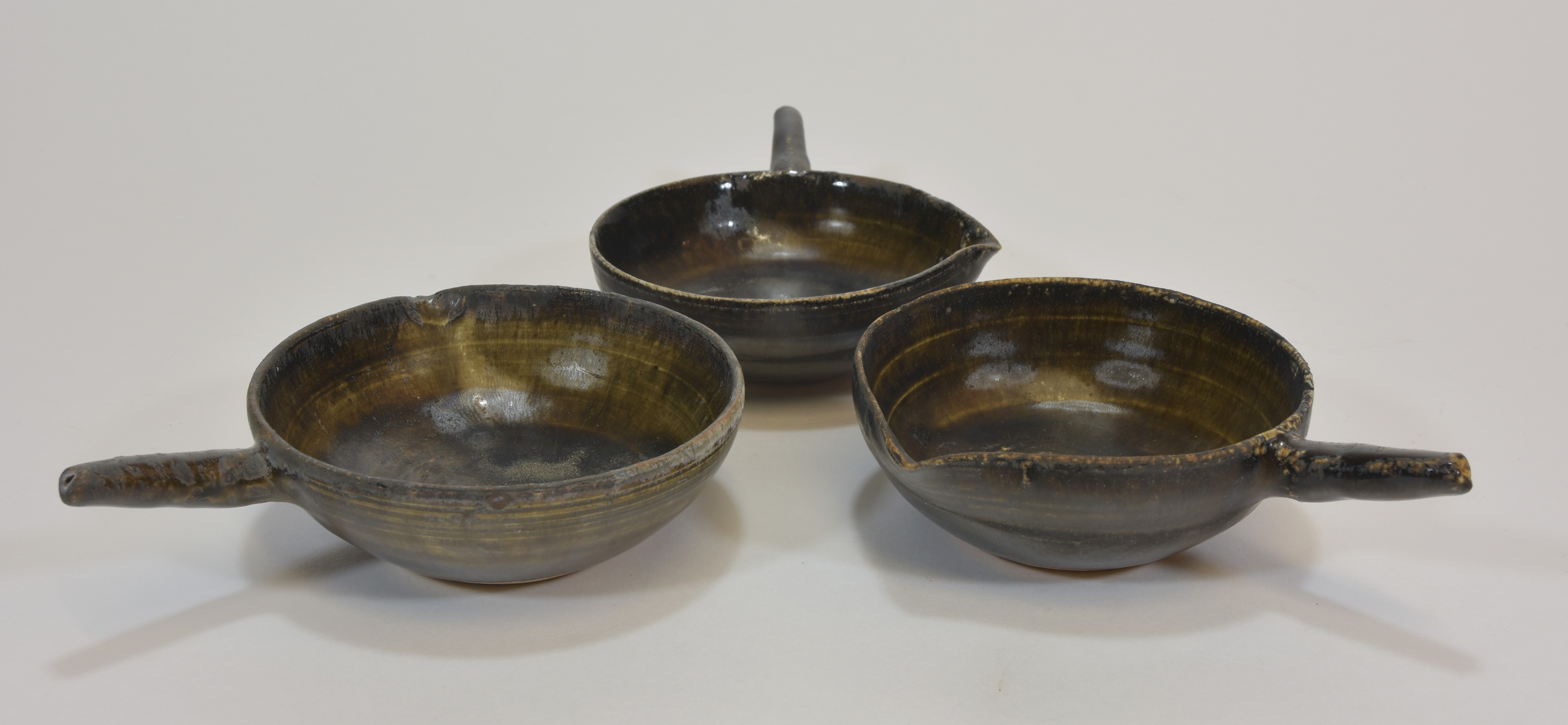Three 12th century Southern Song dynasty brown glazed bowls with handles 10cm diameter (3)宋朝時期 灰釉小碗