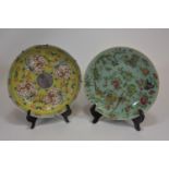 Two 19th century famille rose plates 27cm 清 光緒時期或遲 瓷器碟共两件