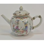Two 18th century famille rose tea pots 15cm (2) 清 十八世紀 粉彩茶壺兩個