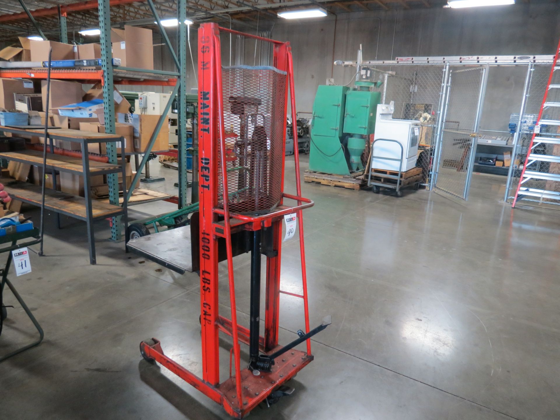 Wesco 1,000 lb. Hydraulic Lift S/N # 014023 - Image 3 of 3