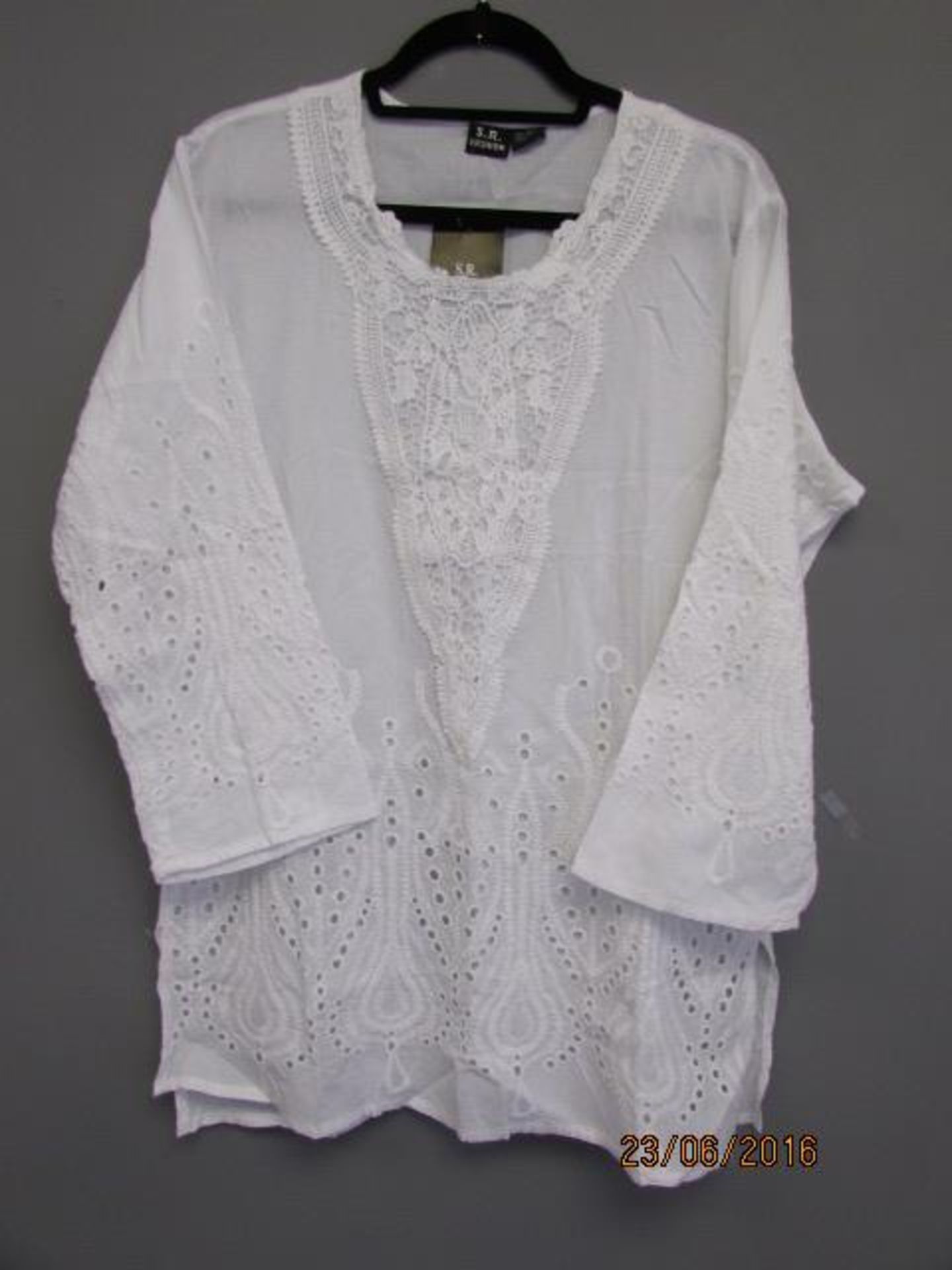 S.R. Fashion White Eyelet Top Us Size Xxl