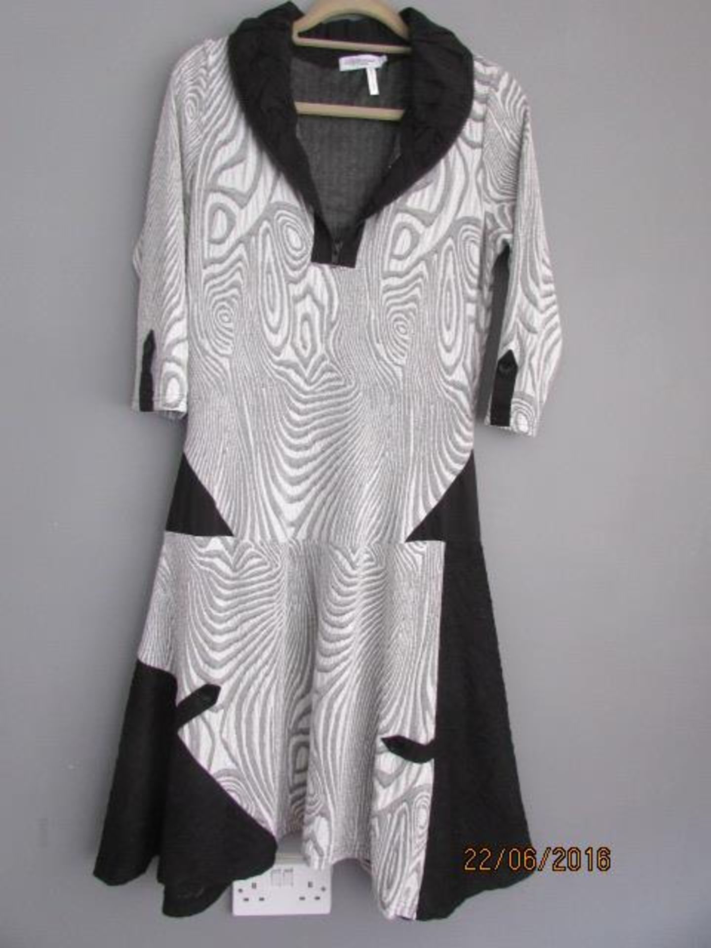 Dzhavael Black And White Swirl Drop-Waist Dress Us Size L