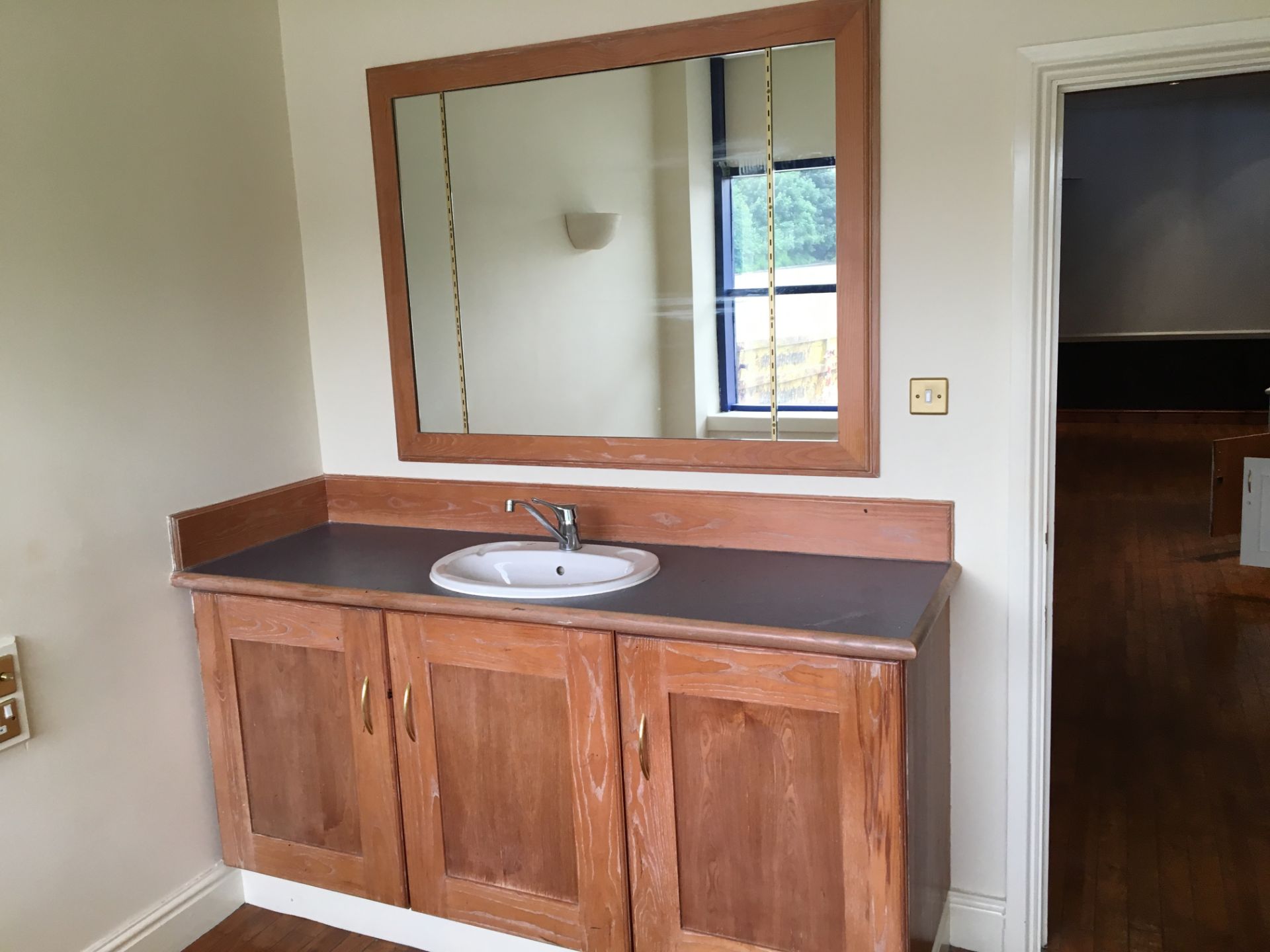 Water Basin With Cupboards & Mirror
