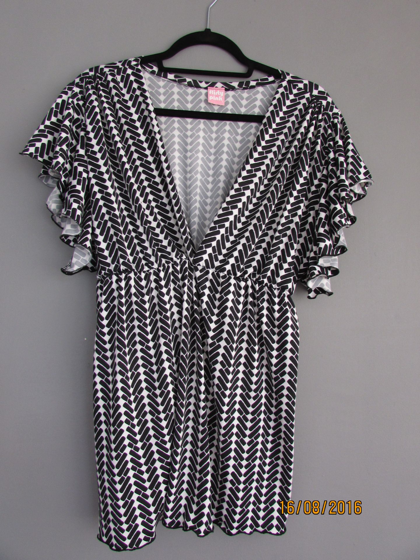 Brand New Flirty Pink Black And White Geometric Top Us Size 3X