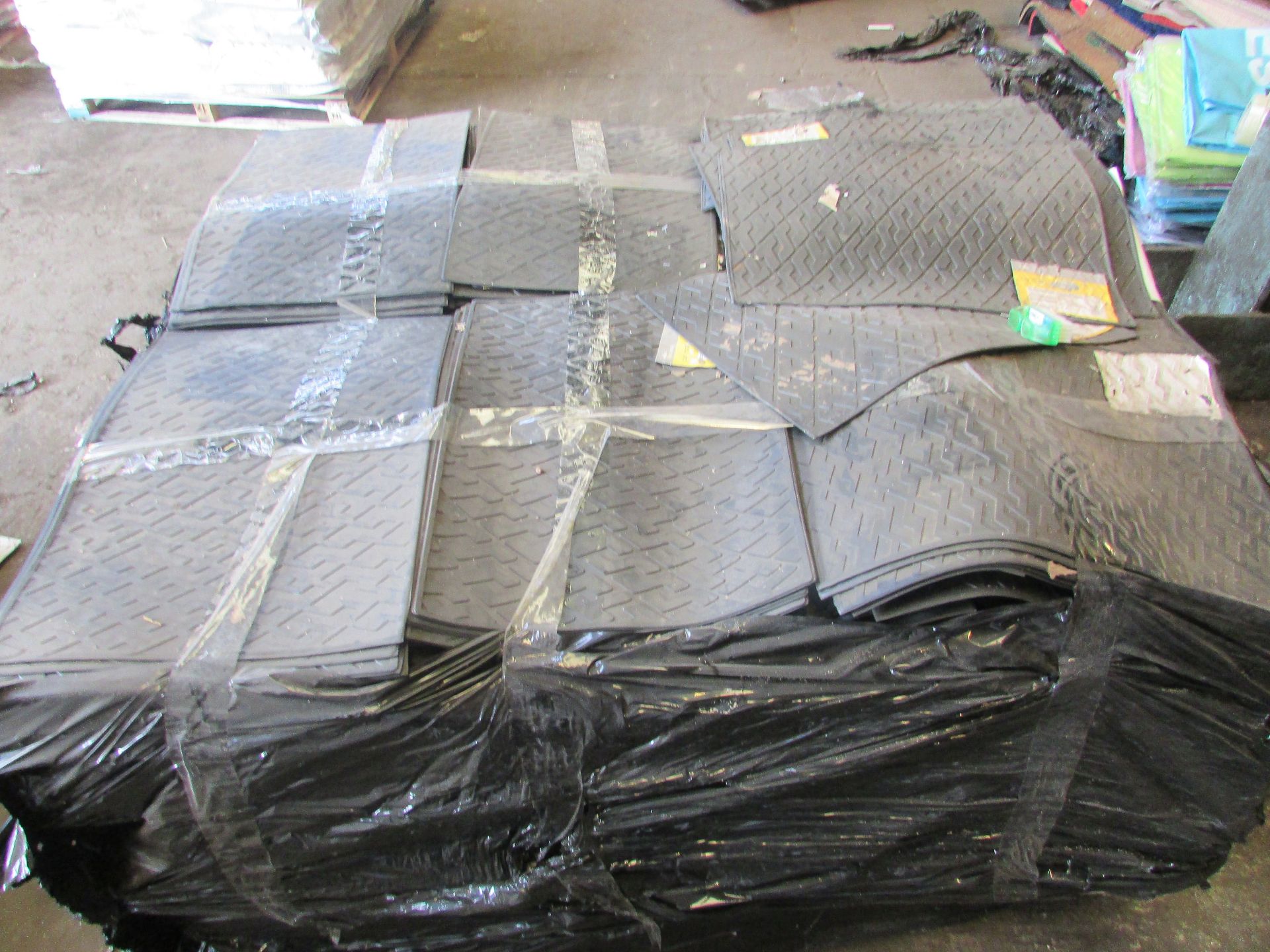 Approx 600 Rubber Car Mats