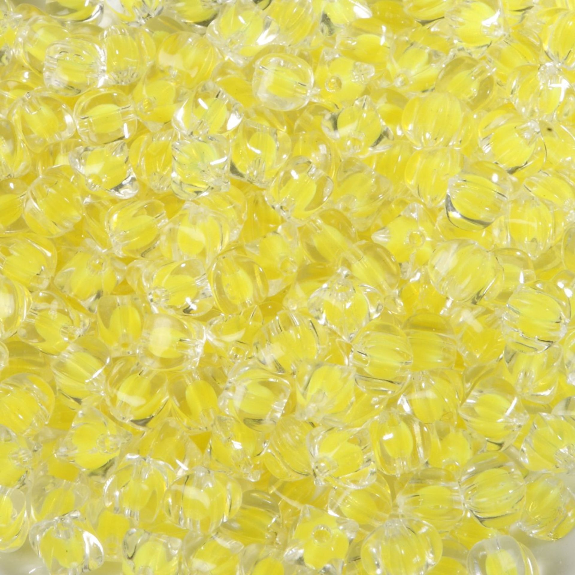 20 Bags (approx 30,000) of translucent craft 8mm beads in the shapes of stars. Mix of 6 colours. - Image 5 of 7