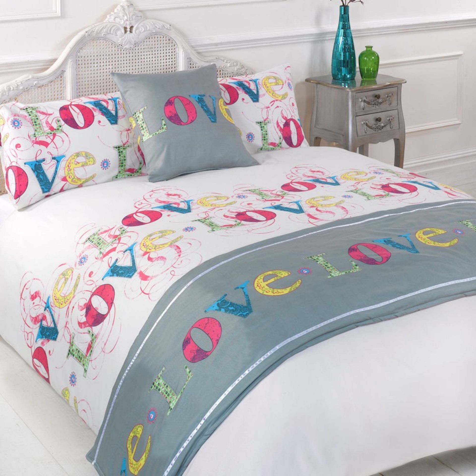 KING SIZE DUVET COVER SET WITH RUNNER & CUSHION COVER IN NEON COLOURS