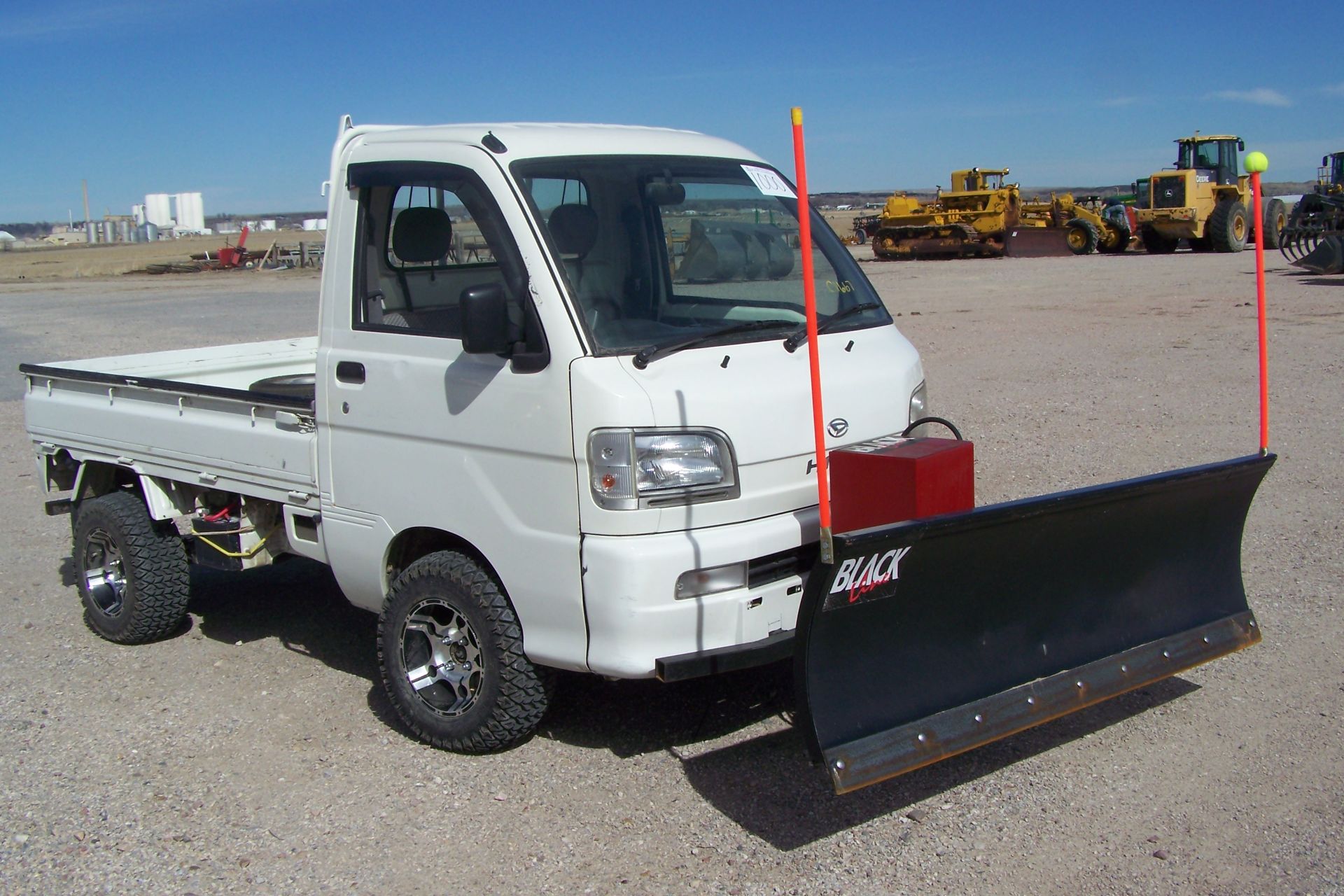 00 Daihatsu Mini Truck w/snow plow - Image 2 of 4