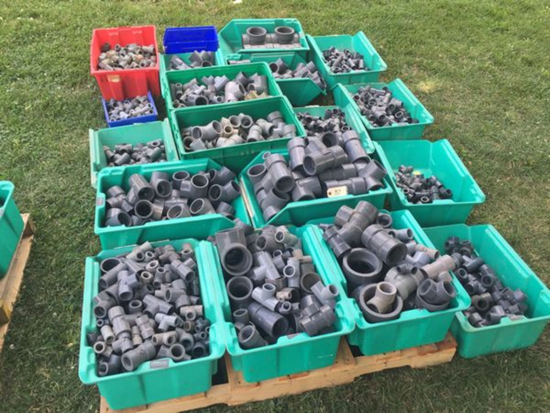 Large Lot of SCH 80 PVC Fittings Tees 1-4''