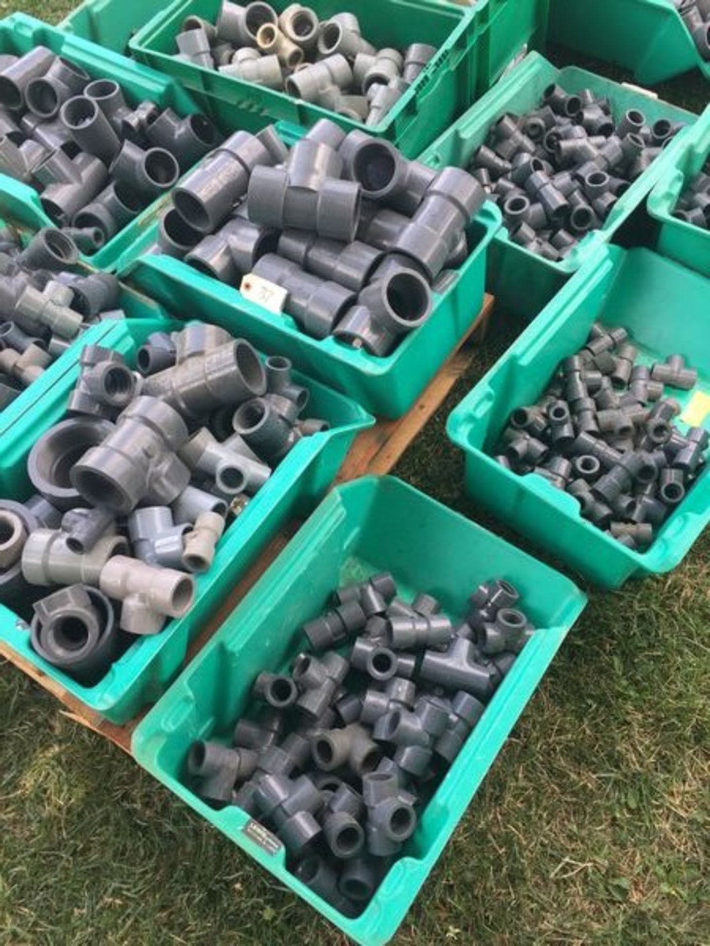 Large Lot of SCH 80 PVC Fittings Tees 1-4'' - Image 4 of 11